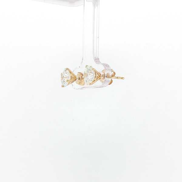 Round Diamond Stud Earrings in Yellow Gold