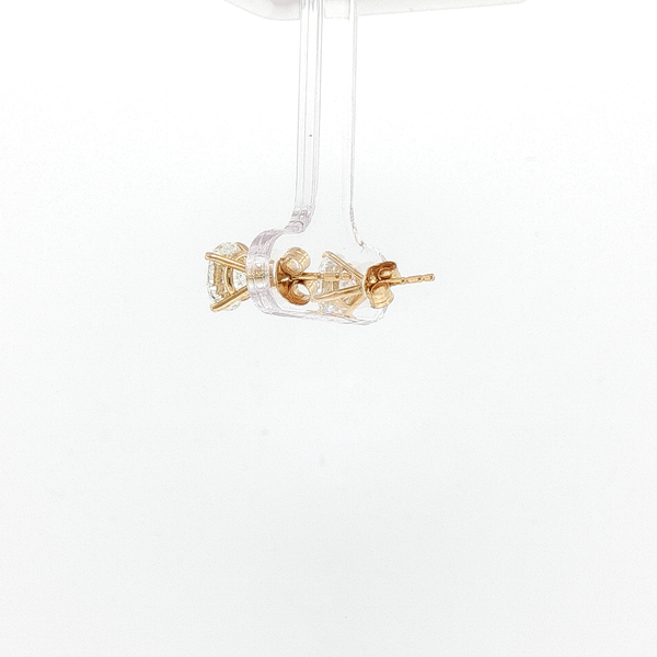 Round Diamond Stud Earrings in Yellow Gold